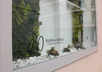 ventana escaparate clínica dental